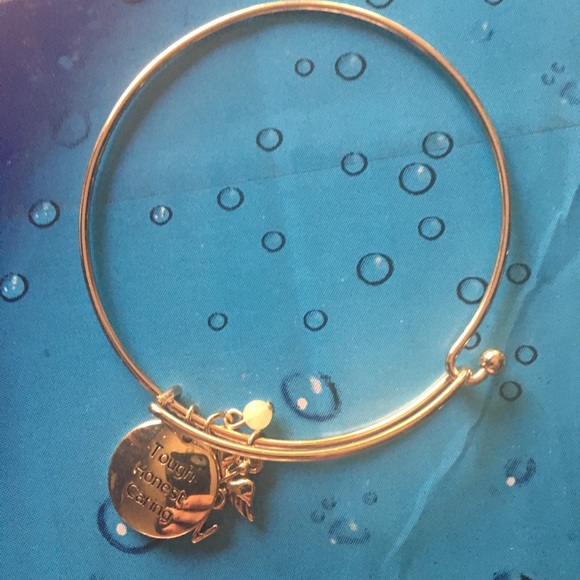 Avon Jewelry - RN Bracelet goldtone.